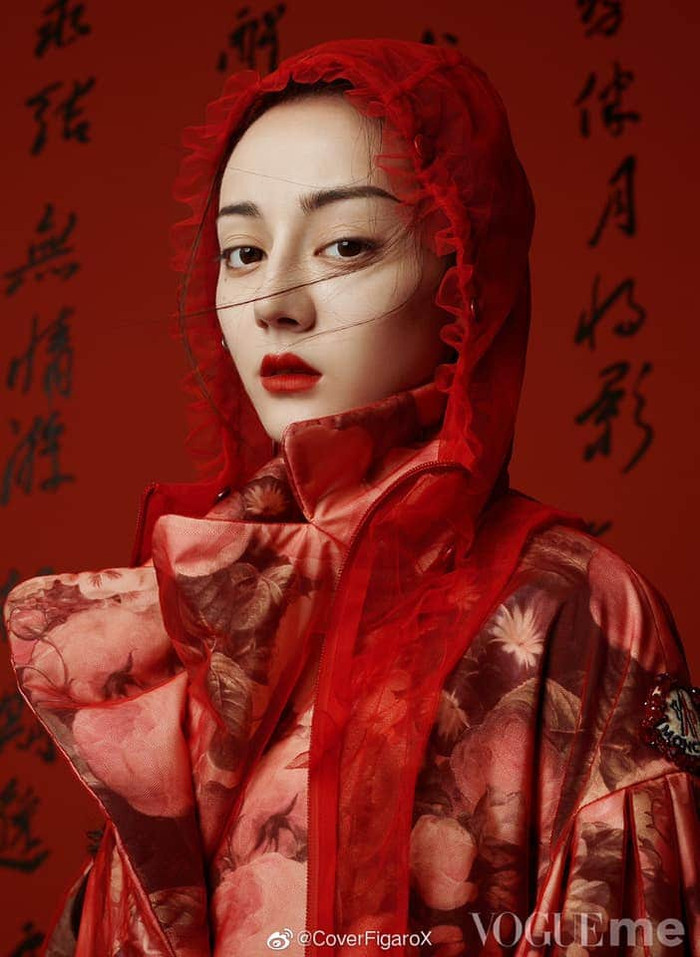 Địch Lệ Nhiệt Ba trên Vogue Me tháng 7: Kẻ chê 'dị' khó ngấm, người khen sang chảnh, kiêu kì Ảnh 8