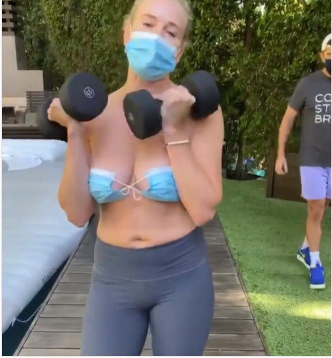 Sao Hollywood bị chỉ trích dữ dội vì dùng khẩu trang làm áo bra giữa tâm dịch Covid-19 Ảnh 5