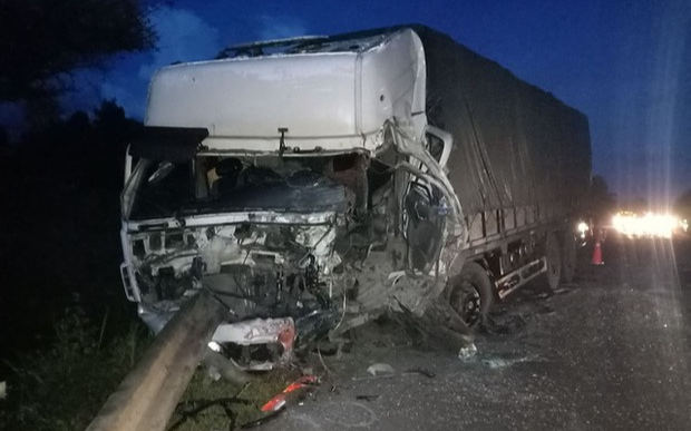 Xe khách đấu đầu ô tô tải khiến 8 người tử vong, 7 người nhập viện cấp cứu Ảnh 2