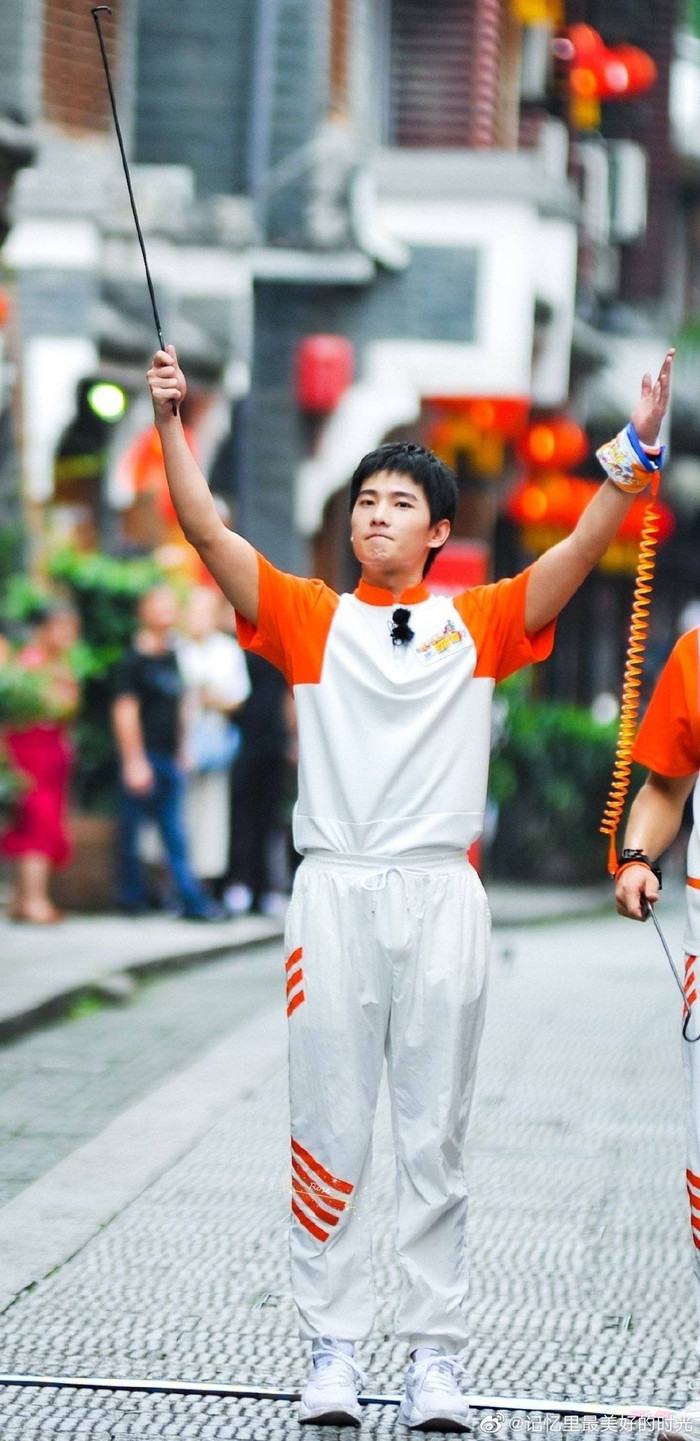 'Ca ca tràn đầy sức sống' chưa phát sóng đã gây tranh cãi khi Dương Dương xuất hiện ở bệnh viện? Ảnh 4