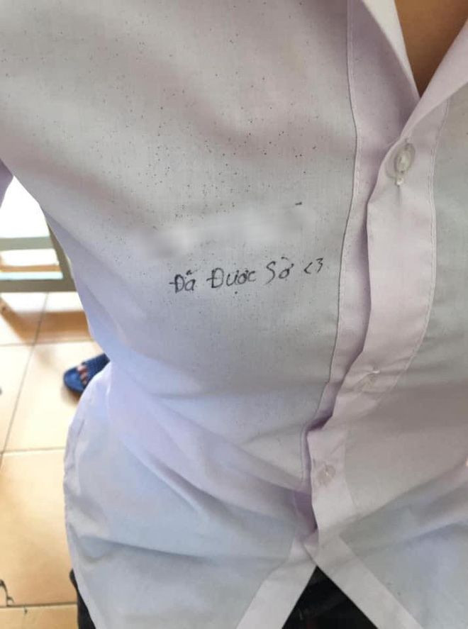 Viết lưu bút tại vị trí 'nhạy cảm' của nữ sinh, học sinh cuối cấp bị chỉ trích Ảnh 4