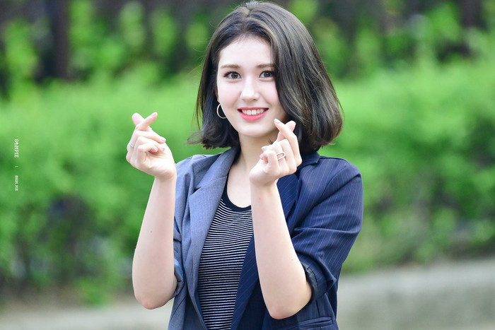 Jeon Somi chính thức về chung một nhà với Lady Gaga, Selena Gomez Ảnh 4