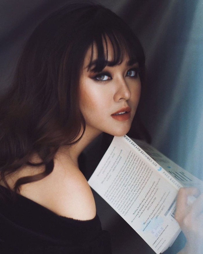 Á hậu Tường San khoe nét đẹp ma mị đầy cuốn hút.