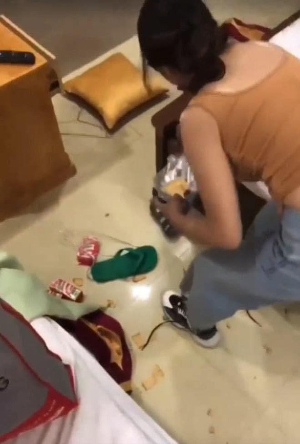 Cô gái cố tình xả rác trong phòng khách sạn - Ảnh cắt từ clip