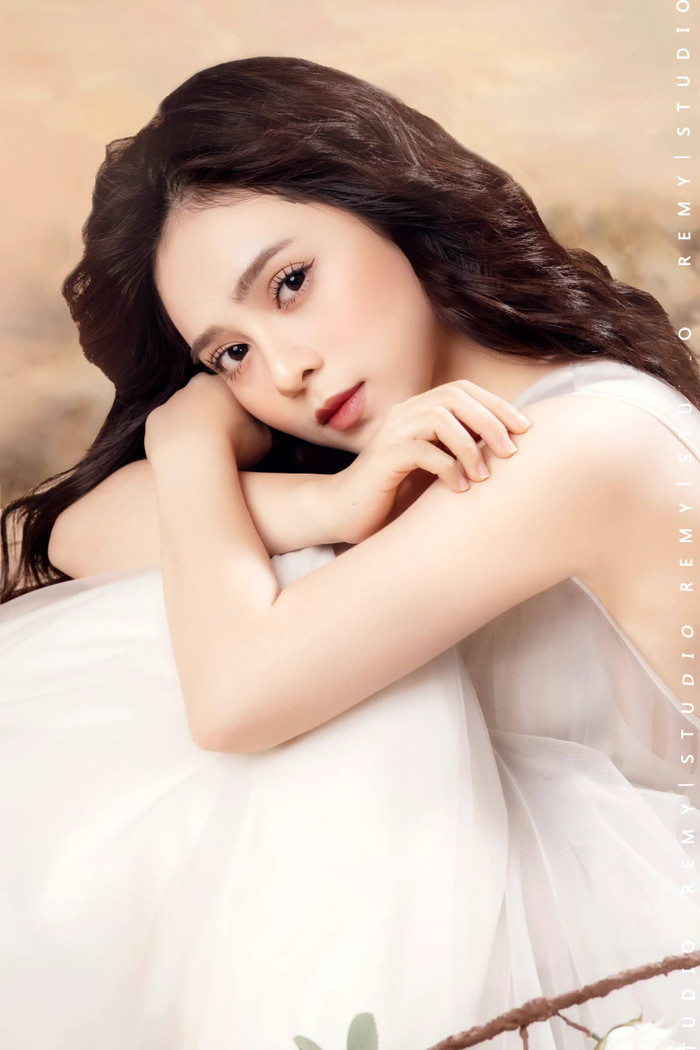 Nữ MC truyền hình 'gây sốt' về nhan sắc lẫn tài năng, được ví như 'Cổ Lực Na Trát phiên bản Việt' Ảnh 6