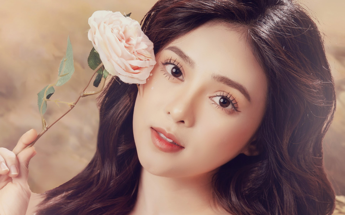 Nữ MC truyền hình 'gây sốt' về nhan sắc lẫn tài năng, được ví như 'Cổ Lực Na Trát phiên bản Việt' Ảnh 2