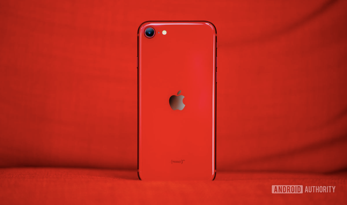 báo cáo trước đó từ Taiwan Economic Daily, Apple đã bán được từ 12 đến 14 triệu chiếc iPhone SE 2020 trong quý II. (Ảnh: Android Authority)