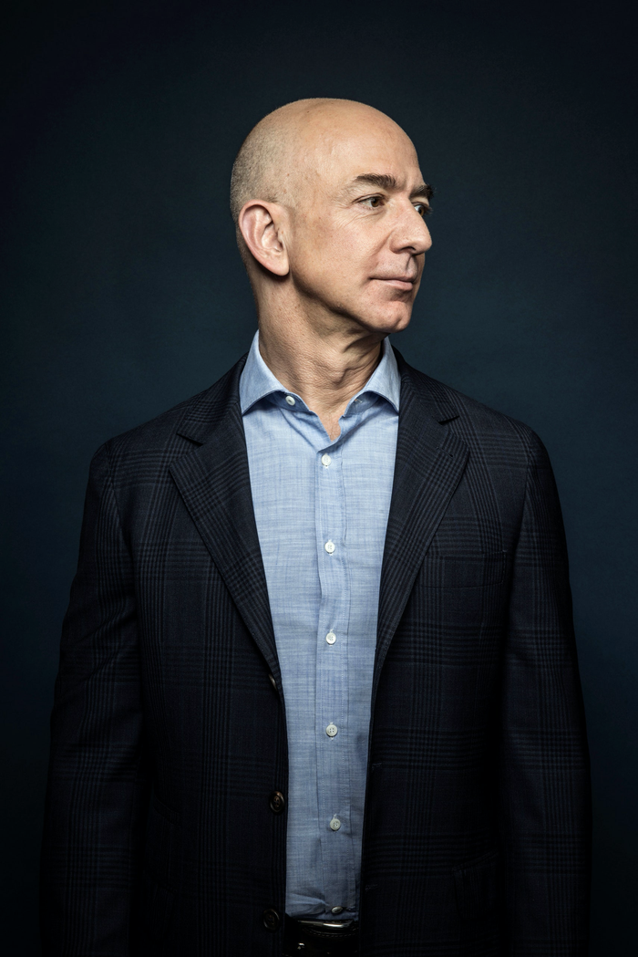 Chỉ trong chưa đầy 15 phút, Jeff Bezos có thể kiếm được khoảng 2,2 triệu USD. (Ảnh: Daniel Berman / Redux)