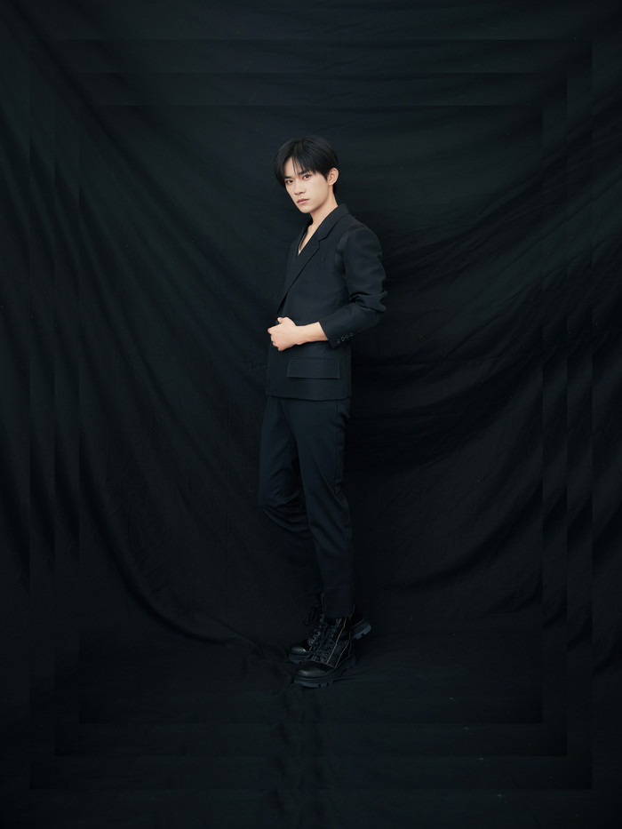 Dân mạng 'đổ đứ đừ' trước góc nghiêng kèm nét mặt 'giận dỗi' của Dịch Dương Thiên Tỉ Ảnh 5