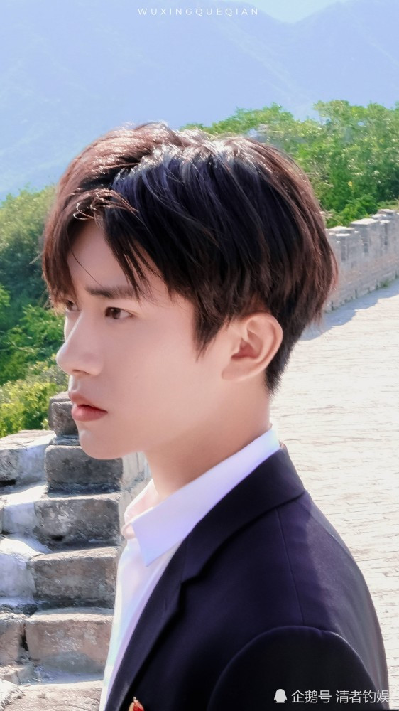 Dân mạng 'đổ đứ đừ' trước góc nghiêng kèm nét mặt 'giận dỗi' của Dịch Dương Thiên Tỉ Ảnh 14