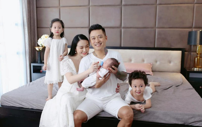 Khối tài sản của Tuấn Hưng: Sở hữu bất động sản triệu đô, siêu xe 'khủng' và sắm đồ hiệu không tiếc tiền Ảnh 2