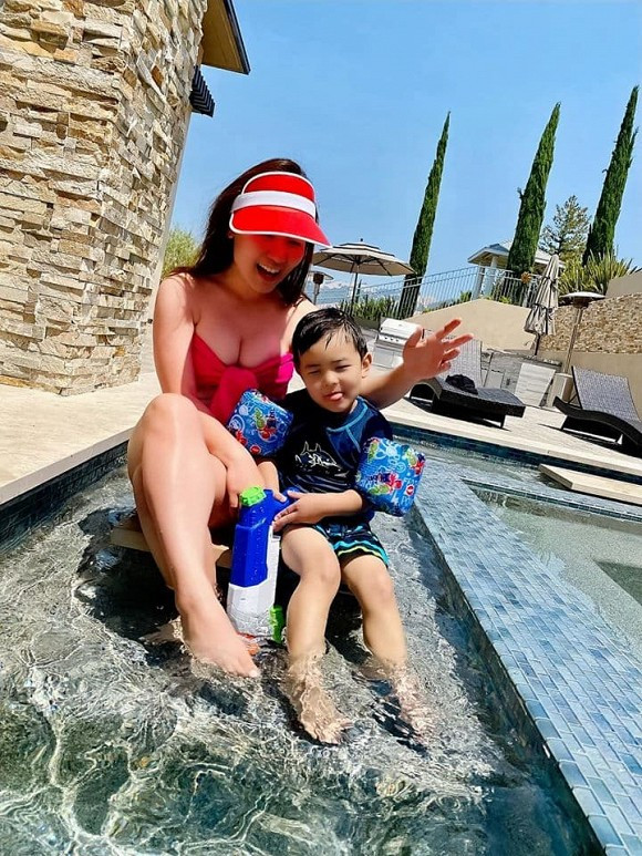 Hiếm hoi diện đồ gợi cảm, bà xã Đan Trường gây chú ý với nhan sắc tươi trẻ cùng vóc dáng nóng bỏng Ảnh 5