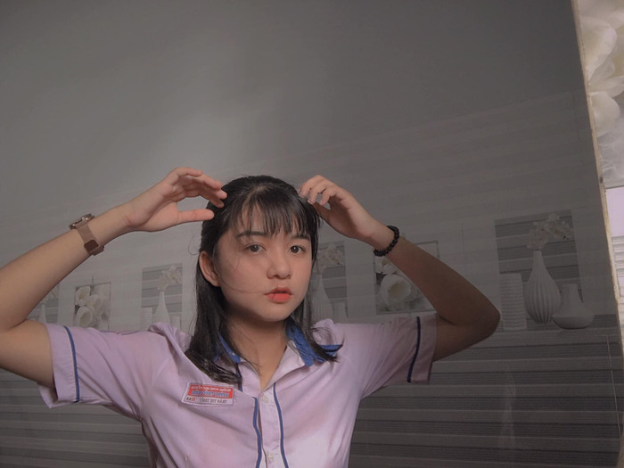 Trước thời khắc chia tay, nữ sinh trao nụ hôn đến các bạn cùng lớp, hành động với các nam sinh mới khiến nhiều người thích thú Ảnh 8