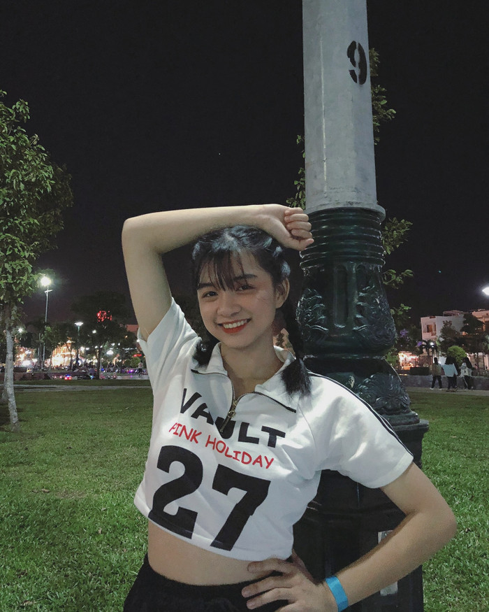 Trước thời khắc chia tay, nữ sinh trao nụ hôn đến các bạn cùng lớp, hành động với các nam sinh mới khiến nhiều người thích thú Ảnh 14