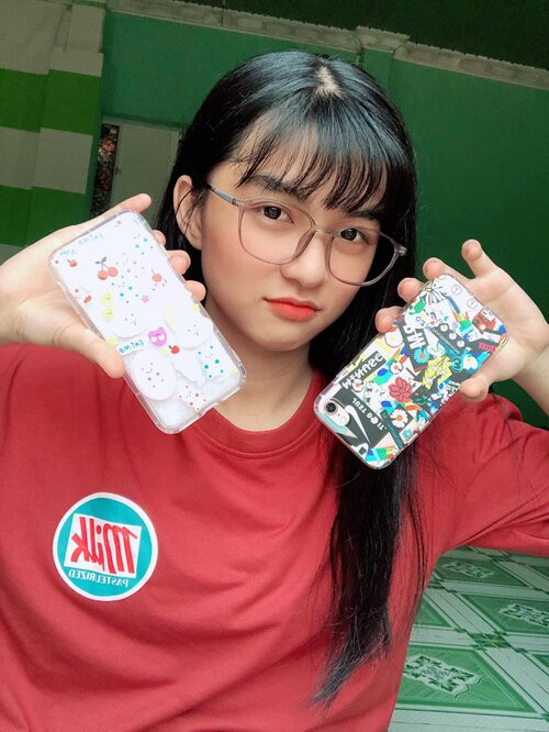 Trước thời khắc chia tay, nữ sinh trao nụ hôn đến các bạn cùng lớp, hành động với các nam sinh mới khiến nhiều người thích thú Ảnh 16