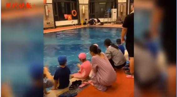 Mãi cho tới khi cơ thể của em nổi lềnh bềnh trên nước, em mới được phát hiện.&nbsp;