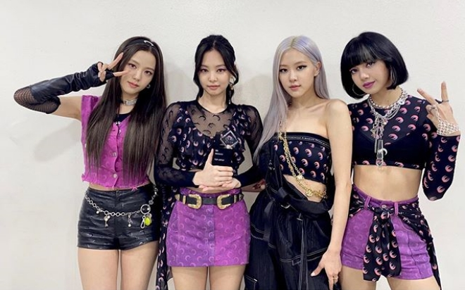 BlackPink chính thức 'vượt mặt' Ariana Grande, trở thành nghệ sĩ nữ sở hữu lượt đăng kí Youtube nhiều nhất thế giới Ảnh 2