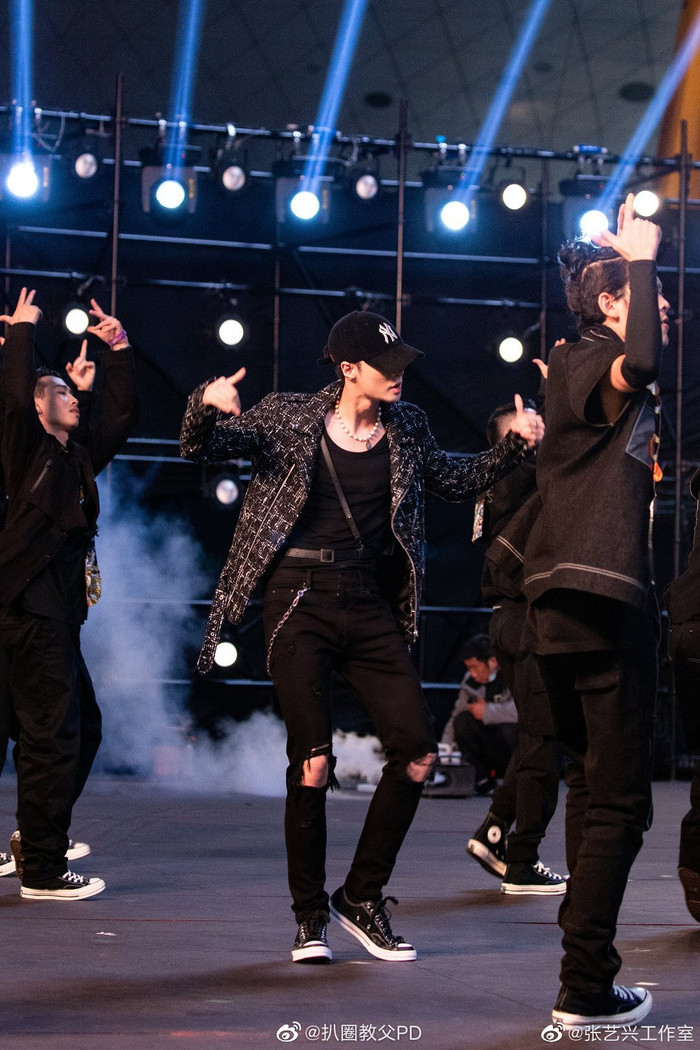 Fan hai nhà Vương Nhất Bác và Trương Nghệ Hưng gây chiến vì cho rằng vũ đạo của thần tượng mình nhỉnh hơn đối phương Ảnh 13