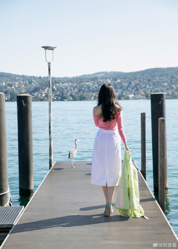 Vóc dáng thon thả nuột nà của nữ diễn viên cũng nhận được nhiều lời khen ngợi từ mọi người