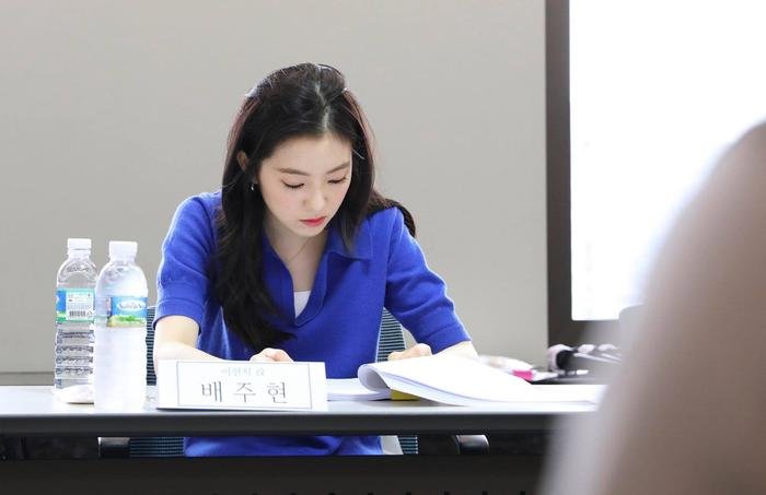 Đọc kịch bản 'Double Patty': Irene (Red Velvet) đẹp đôi bên 'tình địch' của Ong Seong Woo Ảnh 5