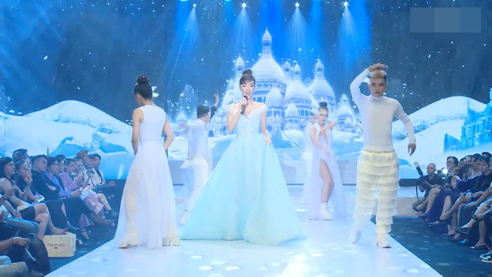 Á hậu Kiều Loan hóa 'nữ hoàng băng giá' Elsa, lại còn hát Let It Go ngọt thế này ai mà không 'xiêu lòng'? Ảnh 6