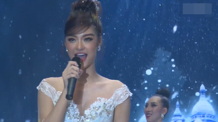 Á hậu Kiều Loan hóa 'nữ hoàng băng giá' Elsa, lại còn hát Let It Go ngọt thế này ai mà không 'xiêu lòng'? Ảnh 3