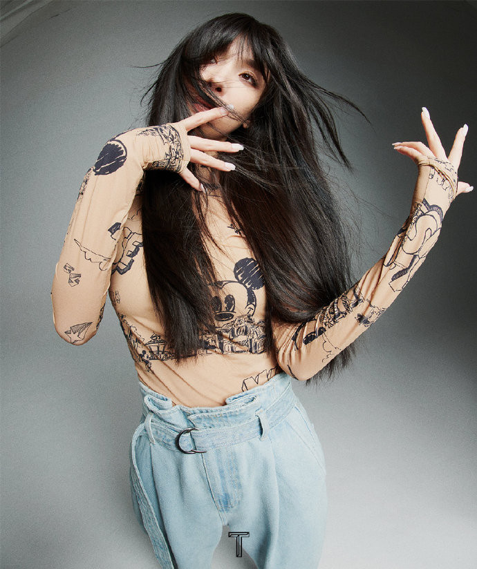 Ảnh tạp chí tháng 7 của Dương Mịch: Tạo hình thiên biến vạn hóa, lúc hoang dại lúc quyến rũ lúc cool khiến người xem 'chóng mặt' Ảnh 7