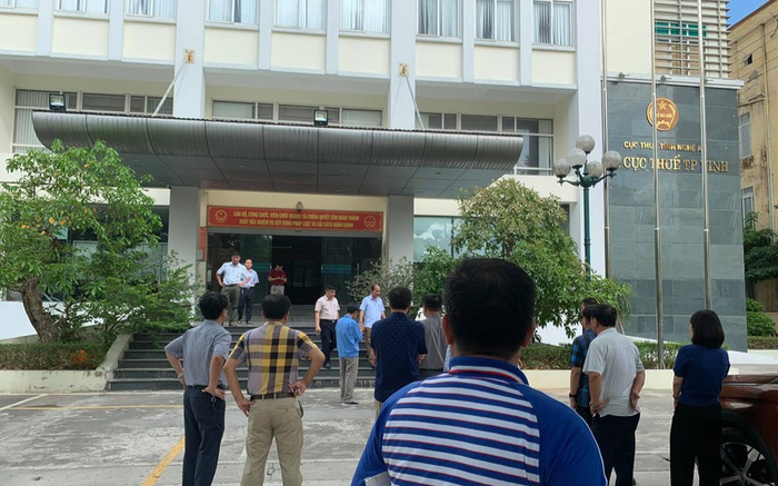 Hàng trăm người hoảng loạn tháo chạy khi cháy Chi cục thuế Ảnh 2