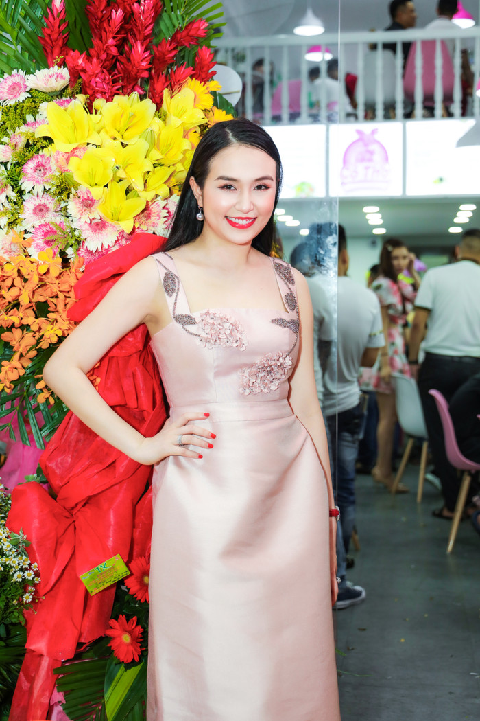  Nhan sắc của 'gái ba con' được nhiều người khen ngợi ngày càng mặn mà, trưởng thành