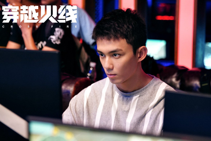 Ngô Lỗi hóa thành đàn anh khóa trên dễ thương và đẹp trai đợi bạn tan học Ảnh 14