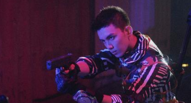 Ngô Lỗi hóa thành đàn anh khóa trên dễ thương và đẹp trai đợi bạn tan học Ảnh 17