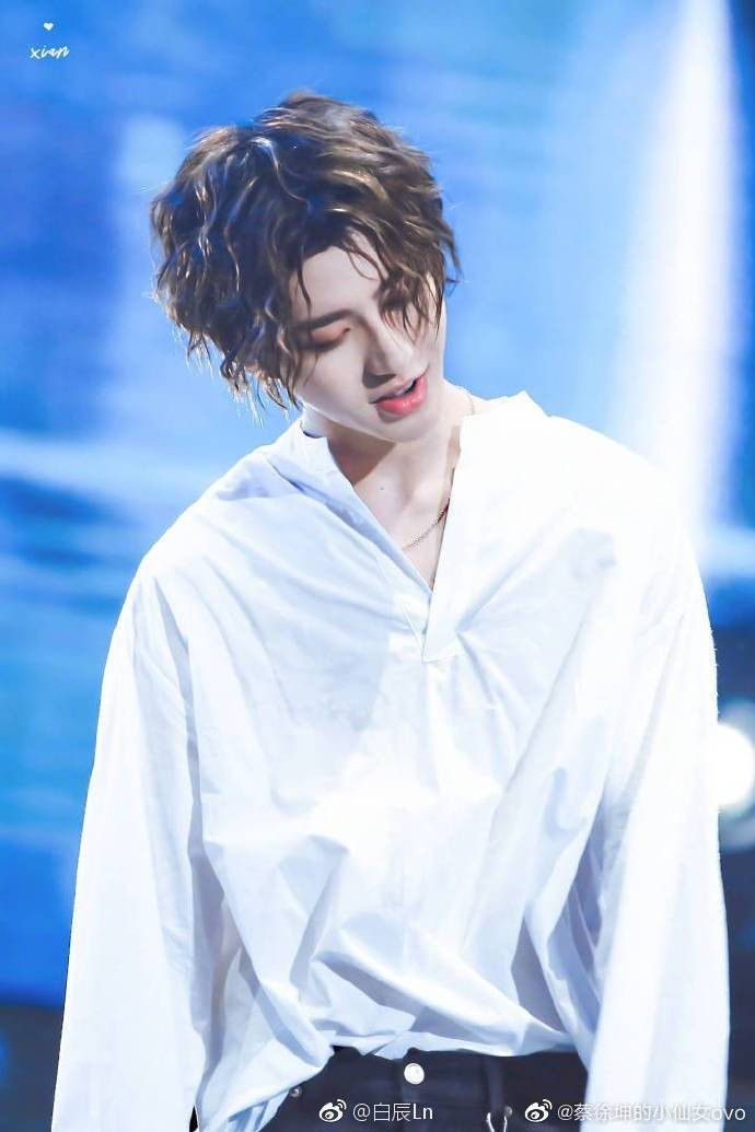 20 nam thần quốc dân Hoa ngữ hút hồn fan khi mặc áo sơ mi trắng: Ai khiến bạn tan chảy? Ảnh 30