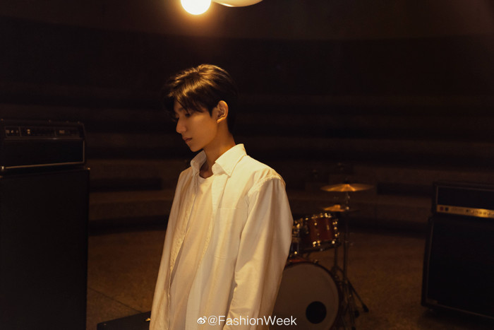 20 nam thần quốc dân Hoa ngữ hút hồn fan khi mặc áo sơ mi trắng: Ai khiến bạn tan chảy? Ảnh 12