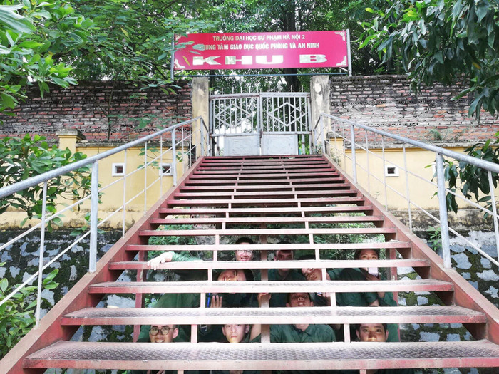 Dàn nam sinh có kiểu tạo dáng chụp ảnh 'bá đạo' thế này đây