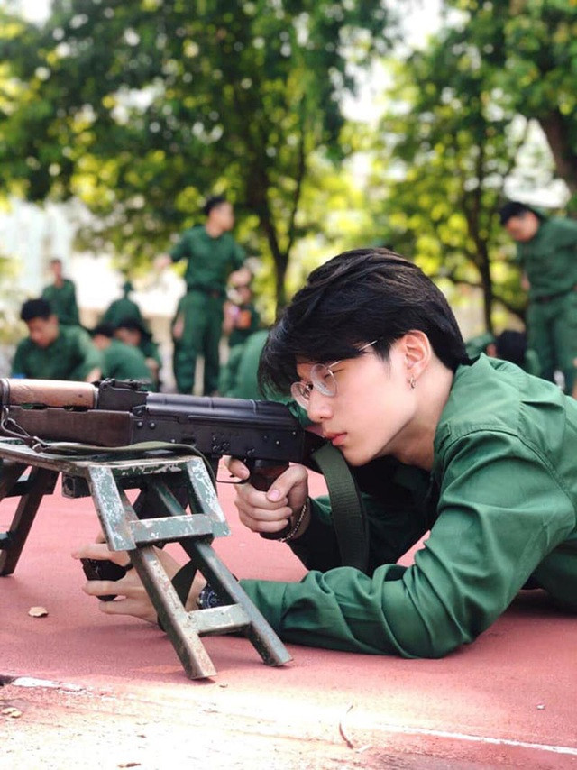 Theo chia sẻ của Đức, anh bạn khá bất ngờ khi được nhiều người biết đến và chú ý trên mạng xã hội. Bản thân Đức cũng khá thoải mái, bởi điều này không ảnh hưởng nhiều đến cuộc sống đời thường của anh. 