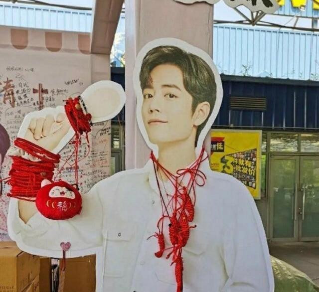 Fan Tiêu Chiến tố nhà Vương Nhất Bác đạo ý tưởng, bắt chước treo dây đỏ chúc phúc cho thần tượng Ảnh 4
