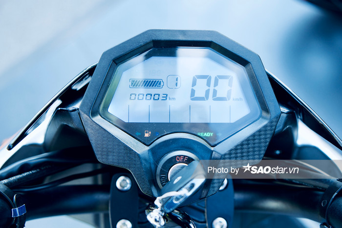 Màn hình LCD của Xmen Neo có độ nét cao, hiển thị đầy đủ thông số tình trạng xe như: vận tốc, tình trạng pin hay tổng số quãng đường di chuyển.