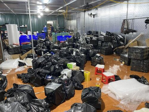 Kho hàng lậu rộng hơn 10.000m2 ở Lào Cai trong 2 năm bán hàng dưới hình thức livestream đã thu về gần 650 tỷ đồng. Ảnh: Tổng Cục Quản lý thị trường