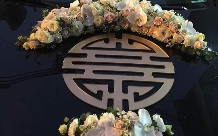 Trang trí xe hoa lộng lẫy nhưng chú rể lại bị nhà gái đòi đấm 'không trượt phát nào' Ảnh 2