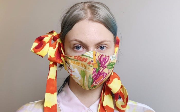 Loạt thương hiệu xa xỉ bán khẩu trang hàng triệu đồng giữa dịch Covid-19 Ảnh 2