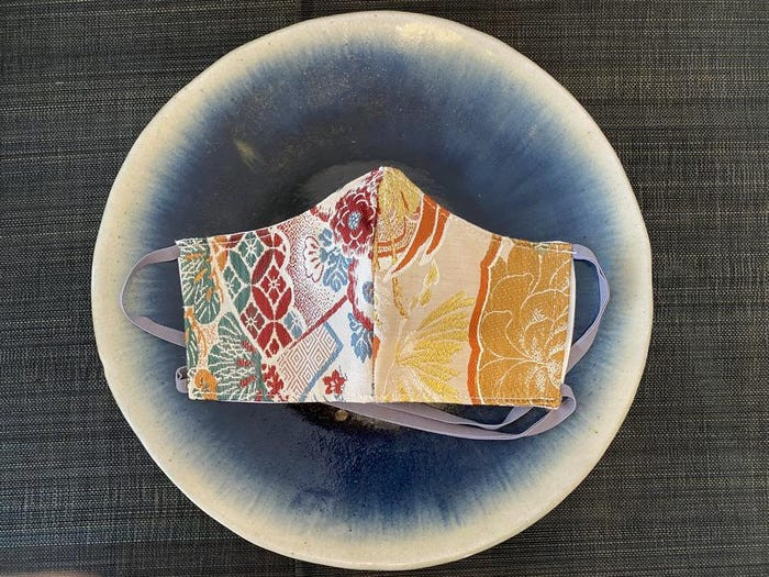 Loạt thương hiệu xa xỉ bán khẩu trang hàng triệu đồng giữa dịch Covid-19 Ảnh 7