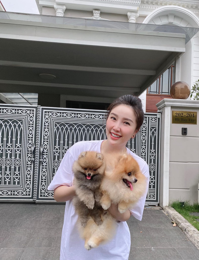 Bên cạnh đó, nhiều người cho gương mặt của Bảo Thy có phần tròn trịa và có dấu hiệu tăng cân rõ rệt