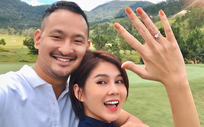 MC Thu Hoài 'nối gót' bạn thân Phanh Lee lên xe hoa Ảnh 2