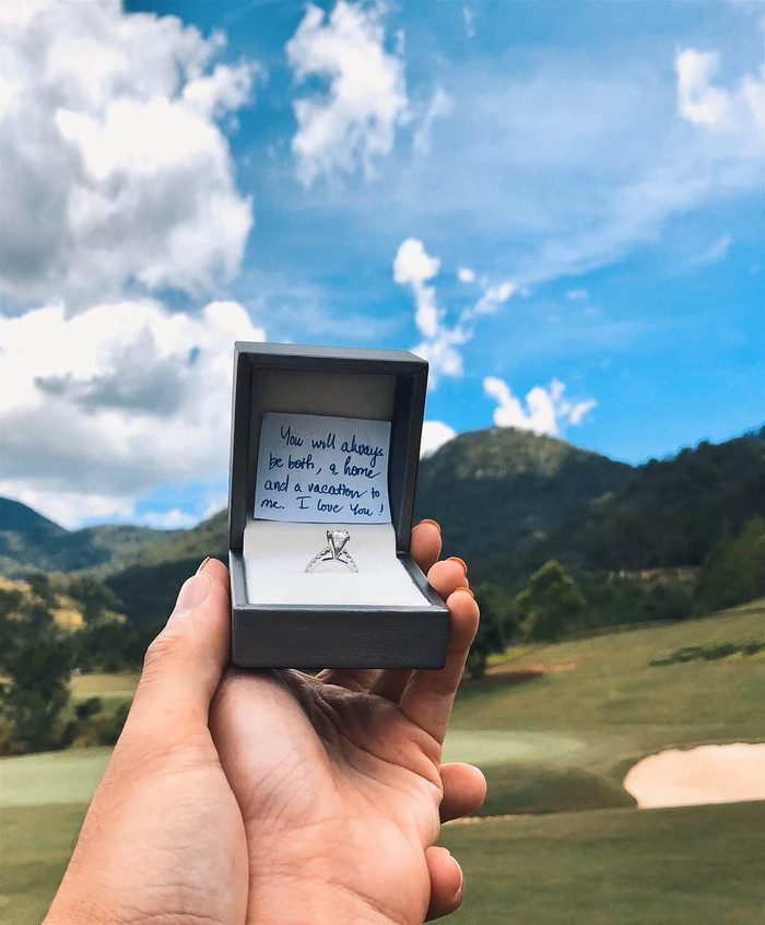 MC Thu Hoài 'nối gót' bạn thân Phanh Lee lên xe hoa Ảnh 4