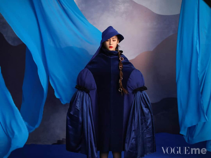 Địch Lệ Nhiệt Ba và Nhậm Gia Luân ở hậu trường Vogue Me tháng 7: Trước hay sau ống kính cũng đều thần thái, quyến rũ không thể kháng cự Ảnh 5