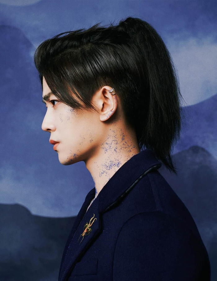 Địch Lệ Nhiệt Ba và Nhậm Gia Luân ở hậu trường Vogue Me tháng 7: Trước hay sau ống kính cũng đều thần thái, quyến rũ không thể kháng cự Ảnh 16