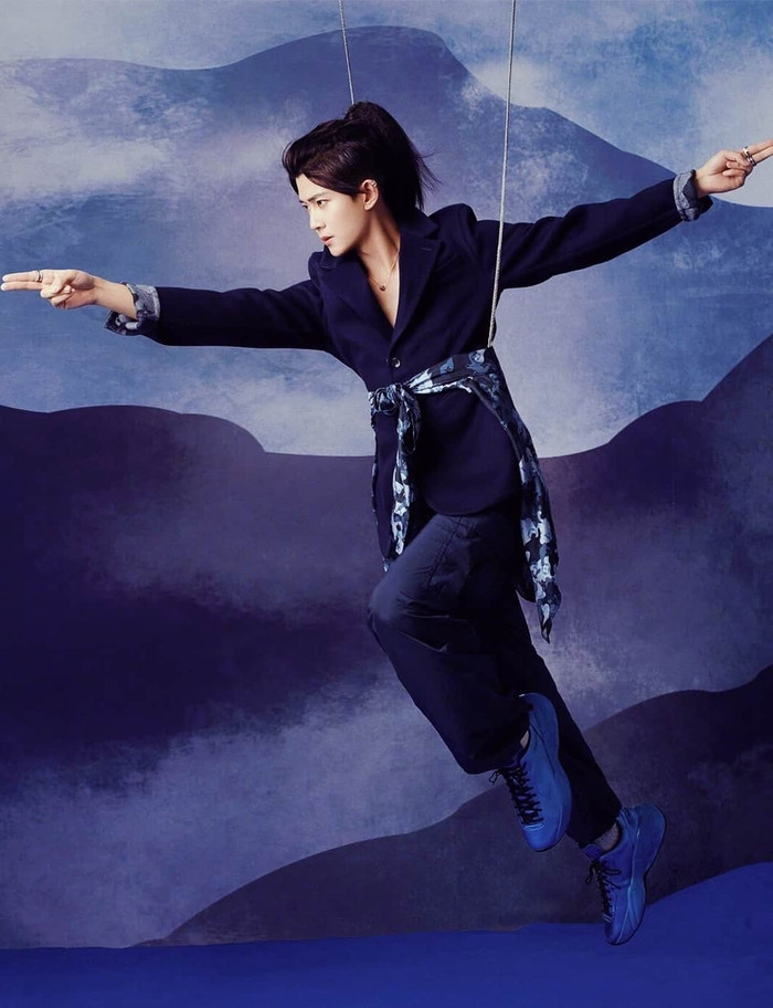 Địch Lệ Nhiệt Ba và Nhậm Gia Luân ở hậu trường Vogue Me tháng 7: Trước hay sau ống kính cũng đều thần thái, quyến rũ không thể kháng cự Ảnh 17