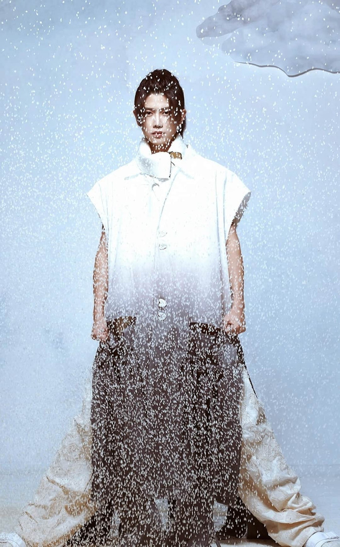 Địch Lệ Nhiệt Ba và Nhậm Gia Luân ở hậu trường Vogue Me tháng 7: Trước hay sau ống kính cũng đều thần thái, quyến rũ không thể kháng cự Ảnh 13