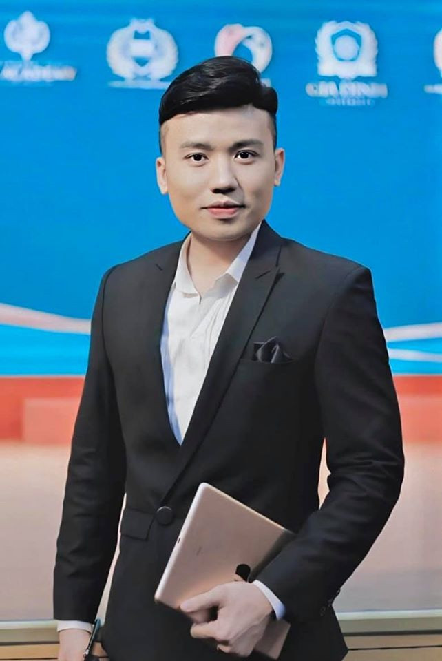 Đức Nguyễn - Chủ nhân thiết kế 'Thiếu nữ bên hoa huệ'.