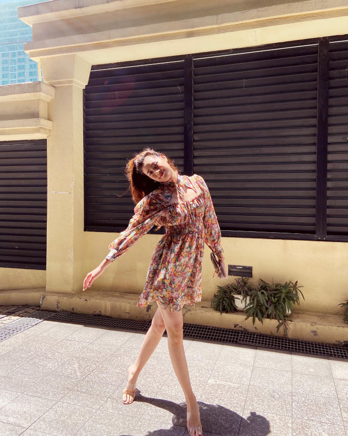 Hoa hậu Khánh Vân đẹp cuốn hút 'xáo động' cả góc phố: Pose dáng đỉnh, thần thái ngút ngàn Ảnh 12